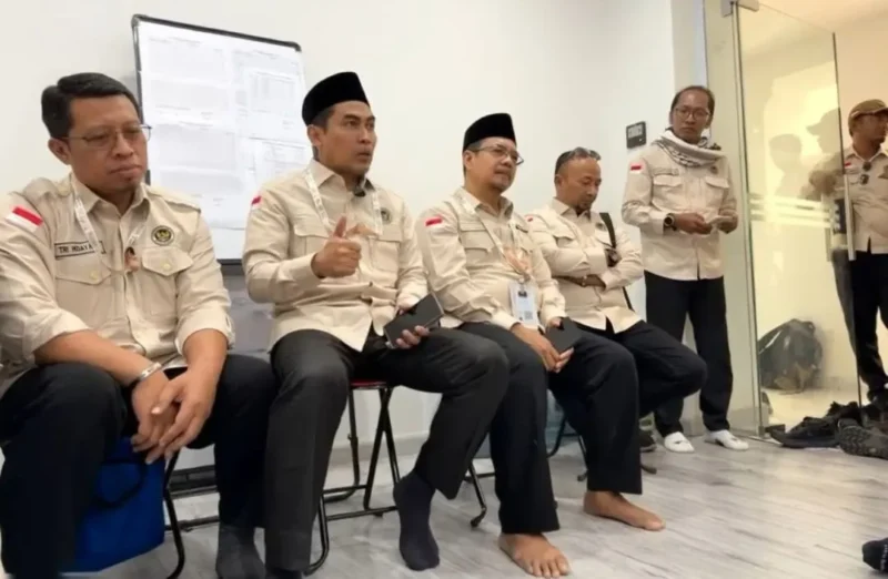 Dirjen PE2HU, Jaenal Effendi meninjau layanan jemaah haji di Sektor Khusus Bir Ali, Sabtu (9/5/2026). (Foto: Kemenhaj)