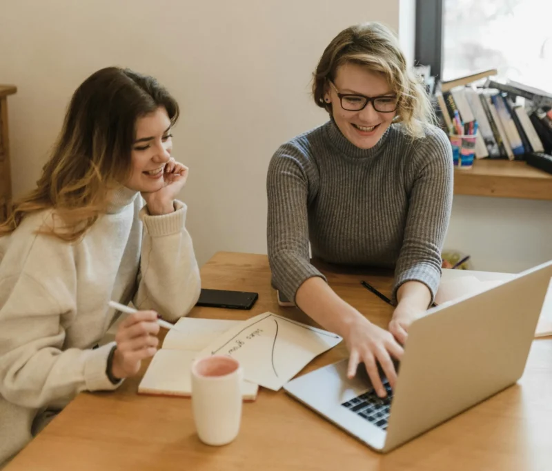 Studi ungkap 10 menit pakai AI bisa turunkan kemampuan otak. (Foto: Pexels)