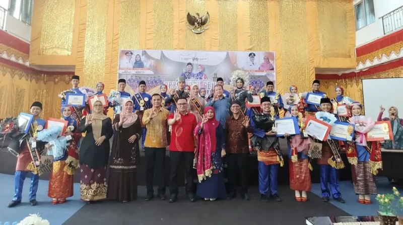 Duta GenRe Pasbar 2026 resmi terpilih. Mereka siap jadi agen perubahan remaja inspiratif. (Foto: Diskominfo Pasbar)