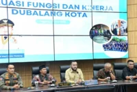 Wali Kota Padang Fadly Amran dalam Pertemuan Evaluasi Kinerja Dubalang Kota di Ruang Abu Bakar Ja’ar, Balai Kota Padang Aie Pacah, Senin (18/5/2026). (Foto: Pemko Padang)