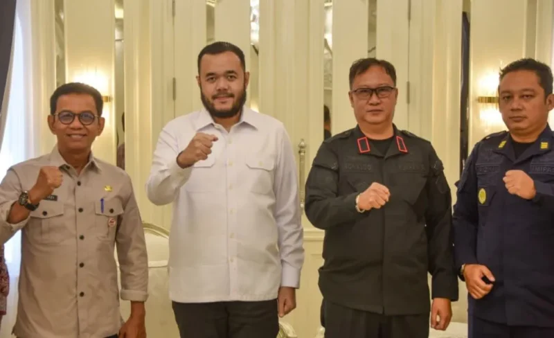 Wali Kota Padang Fadly Amran menerima kunjungan Kepala Lapas Kelas IIA Padang, Ronaldo Devinci Talesa, di Ruang VIP Rumah Dinas Wali Kota Padang, Kamis (21/5/2026). (Foto: Pemko Padang)