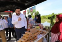 Wali Kota Padang Fadly Amran meninjau pasar murah di PPI Padang Sarai, Kelurahan Padang Sarai, Kecamatan Koto Tangah, Rabu (20/5/2026). (Foto: Diskominfo Padang)