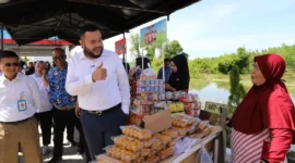 Wali Kota Padang Fadly Amran meninjau pasar murah di PPI Padang Sarai, Kelurahan Padang Sarai, Kecamatan Koto Tangah, Rabu (20/5/2026). (Foto: Diskominfo Padang)