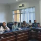 Asisten Administrasi Umum Setda Pasbar Harlina Syahputri saat rapat koordinasi di Auditorium Kantor Bupati Pasbar, Rabu (20/5). (Foto: Diskominfo Pasbar)