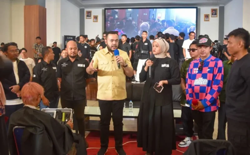 Wali Kota Padang Fadly Amran membuka Gatsby Nasional Barber League 2026 di Gedung Bagindo Aziz Chan Youth Center, Kota Padang, Kamis (21/5/2026). (Foto: Pemko Padang)