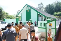 Gedung MTsN 7 Tanah Datar di Nagari Sungai Jambu, Kecamatan Pariangan kembali berdiri megah setelah hancur dihantam galodo pada 2024 lalu. (Foto: Prokopim Tanah Datar)