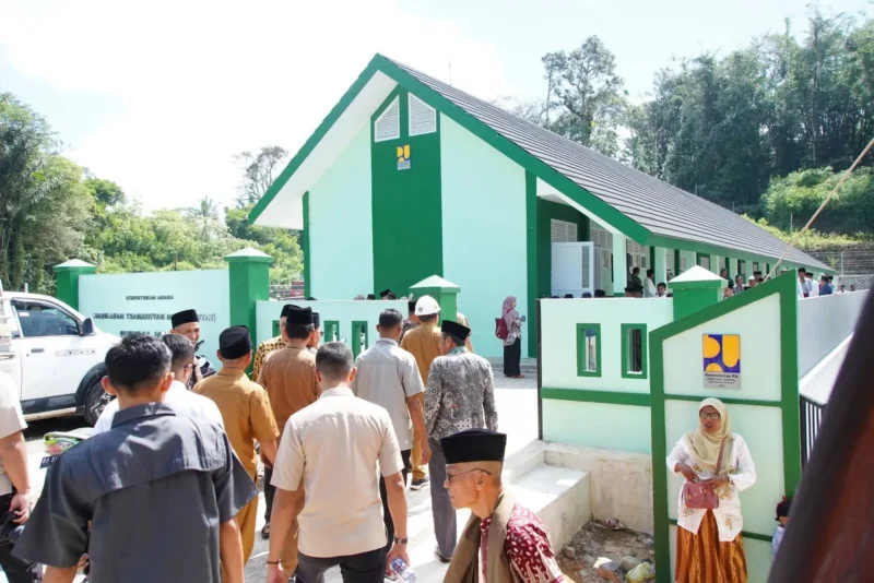 Gedung MTsN 7 Tanah Datar di Nagari Sungai Jambu, Kecamatan Pariangan kembali berdiri megah setelah hancur dihantam galodo pada 2024 lalu. (Foto: Prokopim Tanah Datar)