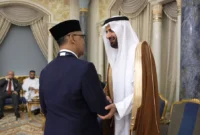 Menhaj, Mochamad Irfan Yusuf, bersama perwakilan Kemenhaj Arab Saudi sebagai narasumber utama Grand Hajj Symposium di Hotel Ritz-Carlton, Rabu (20/5/2026). (Foto: Kemenhaj)