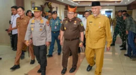 Gubernur Sumbar, Mahyeldi Ansharullah, menyambut Kajati Sumbar yang baru, Dedie Tri Hariyadi, di ruang VIP BIM, Senin (4/5/2026). (Foto: ADPSB)