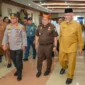 Gubernur Sumbar, Mahyeldi Ansharullah, menyambut Kajati Sumbar yang baru, Dedie Tri Hariyadi, di ruang VIP BIM, Senin (4/5/2026). (Foto: ADPSB)