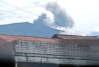 Gunung Marapi di Sumatera Barat kembali erupsi pada Sabtu (16/5/2026) pukul 10.19 WIB. (Foto: WAG Marapi Information)