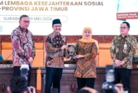 Menteri Sosial Saifullah Yusuf (Gus Ipul) bersama Gubernur Jawa Timur Khofifah Indar Parawansa saat kegiatan Forum LKS se-Provinsi Jawa Timur di Ruang Rapat Hayam Wuruk, Kantor Pemerintah Provinsi Jawa Timur, Surabaya, Sabtu (9/5/2026). (Foto: Kemensos)