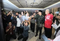 Menteri Sosial Saifullah Yusuf (Gus Ipul) didampingi Wakil Menteri Sosial Agus Jabo Priyono saat konferensi pers di kantor Kementerian Sosial, Selasa (5/5/2026). (Foto: Kemensos)
