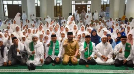 Wali Kota Padang Fadly Amran menghadiri peringatan HUT ke-98 PERTI di Masjid Agung Nurul Iman, Selasa (5/5/2026). (Foto: Prokopim Padang)