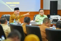 Gubernur Sumbar Mahyeldi saat High Level Meeting (HLM) TPID Triwulan II di Aula Anggun Nan Tongga, Kantor Bank Indonesia Sumbar, Selasa (12/5/2026). (Foto: ADPSB)