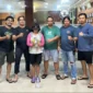 Tim Klewang Satreskrim Polresta Padang mengamankan IRT pelaku pencurian HP di Lubuk Begalung. (Foto: Polresta Padang)