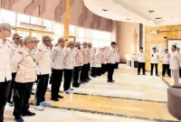 Inspektur Jenderal Kemenhaj, Dendi Suryadi, memimpin langsung apel gabungan PPIH Arab Saudi di beberapa sektor di Makkah, Kamis (14/5/2026). (Foto: Kemenhaj)