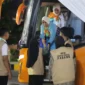 Jemaah haji Kloter 10 Pasaman tiba di Asrama Haji Tabing pada Minggu (3/5/2026) sekitar pukul 23.00 WIB. (Foto: Humas Kemenhaj Sumbar)
