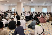 Ratusan jemaah haji Kloter 14 Embarkasi Padang saat mengikuti bimbingan rohani menjelang keberangkatan ke Padang Arafah. (Foto: Humas Kemenhaj Sumbar)