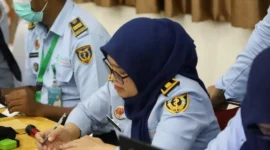 Jemaah haji Kloter 13 Embarkasi Padang asal Tanah Datar batal berangkat setelah dinyatakan tidak laik terbang. (Foto: Kemenhaj Sumbar)