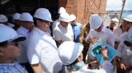 Kemenko Perekonomian Airlangga Hartarto bersama Menteri Investasi dan Hilirisasi/Kepala BKPM Rosan Roeslani dan COO Danantara Dony Oskaria meninjau pengembangan KEK Kura Kura Bali dan KEK Sanur, Jumat (1/5). (Foto: Kemenko Perekonomian)