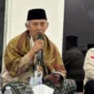 Musyrif Dini KH. Abdullah Kafabihi saat mengisi kajian  di Musala Kantor Daerah Kerja (Daker) Makkah, Senin (18/5/2026) malam. (Foto: Kemenhaj)