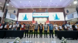Penandatanganan akad massal KUR 1.000 UMKM, Ekraf dan Bursa Wirausaha Unggulan di Auditorium Widya Sabha Universitas Udayana, Bali, Rabu (13/5/2026). (Foto: Kementerian Ekraf)