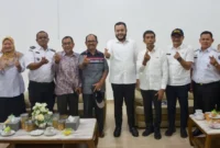 Wali Kota Padang Fadly Amran menerima kunjungan Pengurus Kampung KB Baringin Sakti, Kelurahan Koto Baru Nan XX, Kecamatan Lubuk Begalung, di Rumah Dinas Wali Kota Padang, Rabu (6/5/2026). (Foto: Prokopim Padang)