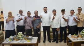 Wali Kota Padang Fadly Amran menerima kunjungan Pengurus Kampung KB Baringin Sakti, Kelurahan Koto Baru Nan XX, Kecamatan Lubuk Begalung, di Rumah Dinas Wali Kota Padang, Rabu (6/5/2026). (Foto: Prokopim Padang)