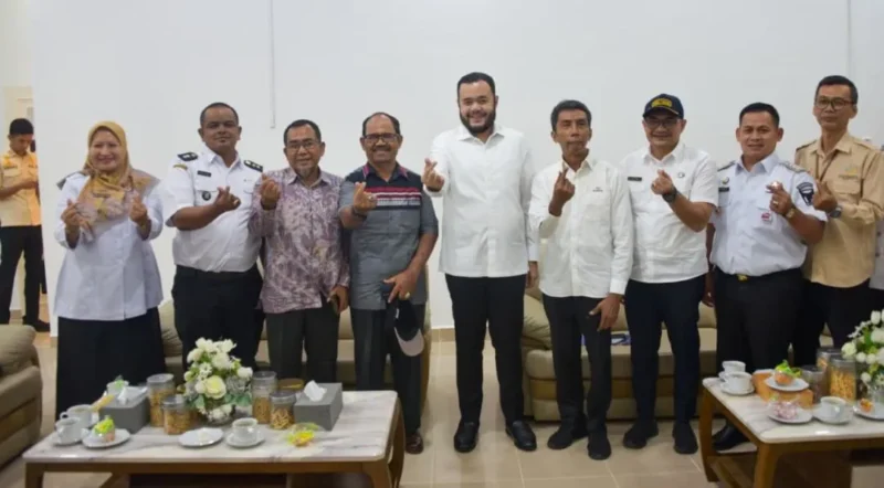 Wali Kota Padang Fadly Amran menerima kunjungan Pengurus Kampung KB Baringin Sakti, Kelurahan Koto Baru Nan XX, Kecamatan Lubuk Begalung, di Rumah Dinas Wali Kota Padang, Rabu (6/5/2026). (Foto: Prokopim Padang)