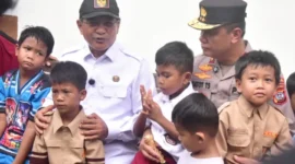 Kapolda Sumbar Irjen Pol. Gatot Tri Suryanta mengunjungi Huntara Batang Anai, Padang Pariaman, Rabu (13/5/2026). (Foto: Diskominfo Padang Pariaman)