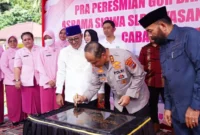 Kapolda Sumbar Irjen Pol Gatot Tri Suryanta bersama Bupati Tanah Datar Eka Putra meresmikan GOR dan groundbreaking asrama SLB Kemala Bhayangkari di Nagari Lubuak Jantan, Kecamatan Lintau Buo Utara, Jumat (22/5/2026). (Foto: Prokopim Tanah Datar)