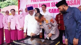 Kapolda Sumbar Irjen Pol Gatot Tri Suryanta bersama Bupati Tanah Datar Eka Putra meresmikan GOR dan groundbreaking asrama SLB Kemala Bhayangkari di Nagari Lubuak Jantan, Kecamatan Lintau Buo Utara, Jumat (22/5/2026). (Foto: Prokopim Tanah Datar)