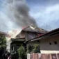 Kebakaran melanda sebuah rumah semi permanen di kawasan Parak Kopi, Jalan Setia Budi, Kelurahan Kayu Kubu, Kecamatan Guguk Panjang, Kota Bukittinggi, Kamis (28/5/2026). (Foto: IG @ramlannurmatias)