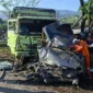 Kondisi truk dan kendaraan usai terlibat kecelakaan beruntun di kawasan Padang Besi, Kecamatan Lubuk Kilangan, Minggu pagi (10/6/2026). (Foto: WAG Pusdalpos BPBD Padang)