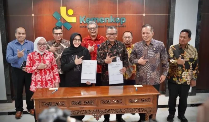Penandatanganan Naskah Skema Sertifikasi Okupasi Manajer dan Bendahara KDKMP di Jakarta, Jumat (8/5). (Foto: Humas Kemenkop)