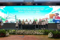 Penandatanganan nota kesepahaman antara Badan Gizi Nasional (BGN) dan PT Pertamina (Persero) di Jakarta, Kamis (7/5). (Foto: Biro Hukum dan Humas BGN)