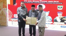 Wali Kota Padang Fadly Amran menghadiri pengukuhan Pengurus DPD Gebu Minang Provinsi Jabar periode 2026–2031 di Aula Balai Kota Bandung, Sabtu (30/5/2026). (Foto: Pemko Padang)