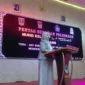 Ketua Yayasan Pertiwi Padang, Ny. Dian Puspita Fadly Amran memberikan sambutan saat Pentas Seni dan Pelepasan Murid Kelas XII Tahun Ajaran 2025/2026 di Gedung UPGRISBA Convention Center, Selasa (19/5/2026). (Foto: Diskominfo Padang)