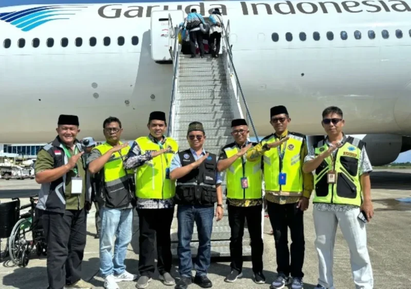 Jemaah haji Kloter 08 Embarkasi Padang berangkat menuju Madinah lebih awal dari jadwal melalui BIM, Sabtu (2/5/2026). (Foto: Kemenhaj Sumbar)