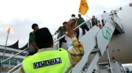 Jemaah calon haji Kloter 13 Embarkasi Padang terbang menuju Jeddah dari BIM, Jumat (8/5/2026). (Foto: Humas Kemenhaj Sumbar)