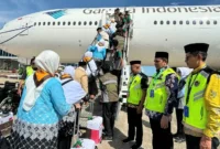 Sebanyak 393 jemaah haji Kloter 08 Embarkasi Padang berangkat menuju Tanah Suci melalui BIM, Sabtu (2/5/2026). (Foto: Humas Kemenhaj Sumbar)