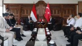 Mendiktisaintek, Brian Yuliarto menggelar pertemuan dengan Duta Besar Turki untuk Indonesia, H.E. Talip Küçükcan di Kantor Kemdiktisaintek, Senin (18/5). (Foto: Kemdiktisaintek)