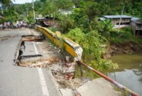 Kondisi Jembatan Titian Putiah di Nagari Taluak, Kecamatan Lintau Buo, Senin (2552026). (Foto Prokopim Tanah Datar) 