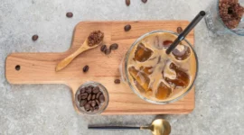 Ilustrasi kopi gula aren. (Foto: Pexels)