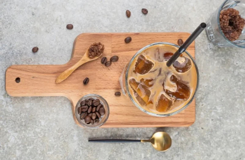 Ilustrasi kopi gula aren. (Foto: Pexels)