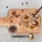 Ilustrasi kopi gula aren. (Foto: Pexels)