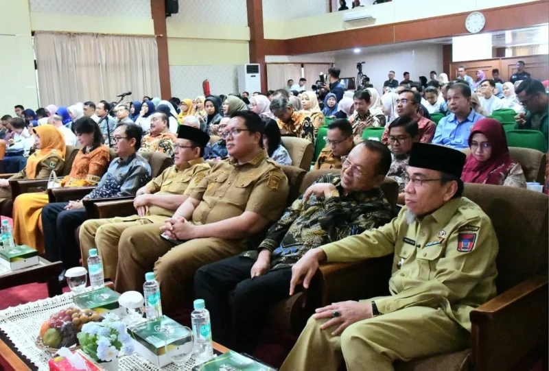 Wakil Wali Kota Padang, Maigus Nasir menghadiri kuliah umum bersama Wakil Menteri Kesehatan RI, Benjamin Paulus Octavianus, di Aula Prof. dr. M. Syaaf Fakultas Kedokteran Unand, Selasa (12/5/2026). (Foto: Prokopim Padang)
