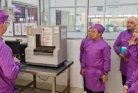 Tim FAO menilai Laboratorium Veteriner Kementan makin berkualitas dan penuhi standar internasional. (Foto: Ditjen PKH Kementan)