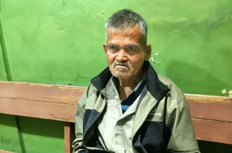 Seorang lansia ditemukan telantar tanpa identitas dan diserahkan ke Dinsos Padang, Selasa (26/5/2026). (Foto: Humas Satpol PP Padang)